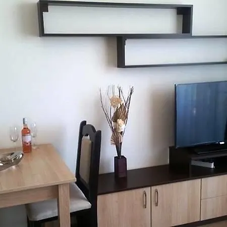 Mistral Bora 네세부르